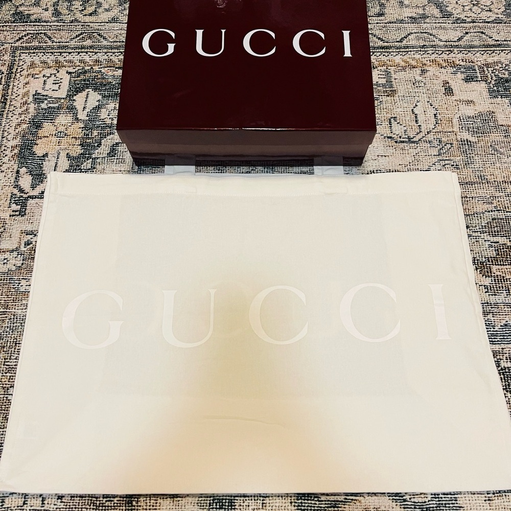 Gucci Burgundy Box with white large  Bag